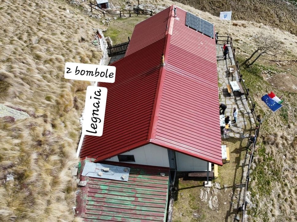 Le prime foto del Monte Barone dopo la distruzione dell’incendio