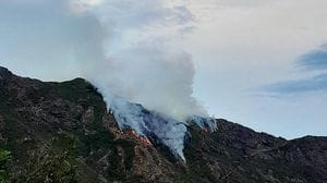 Continuano le operazioni di spegnimento dell’incendio sul Monte Barone