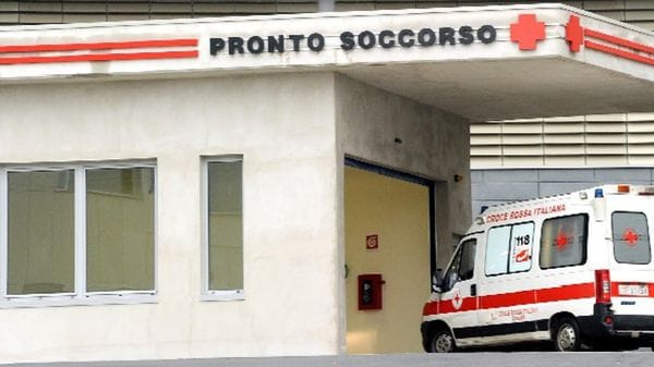 Incidente tra due auto, un uomo trasportato in ospedale