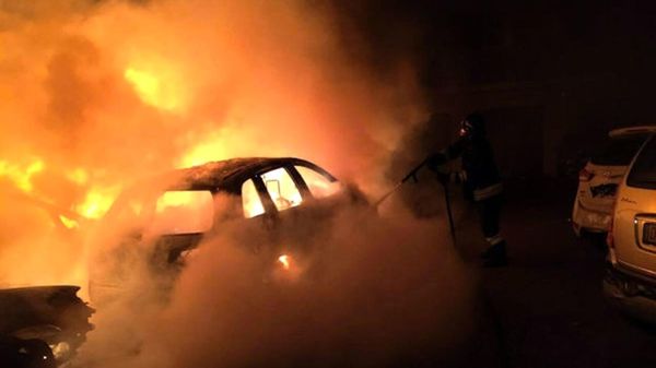 Auto a fuoco di notte in via Santuario d’Oropa a Biella