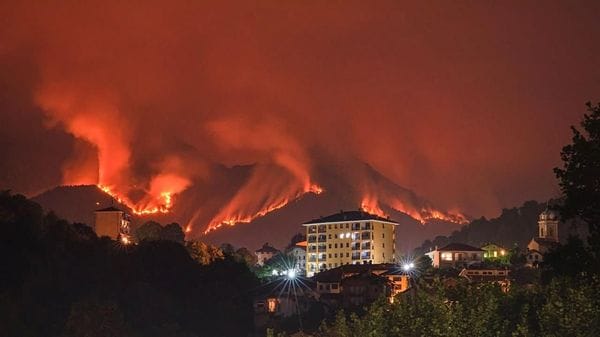Incendio sul Monte Barone, in arrivo ulteriori rinforzi dei vigili del fuoco