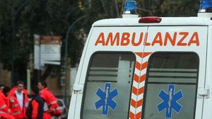 Si sente male in strada, ricoverato in ospedale