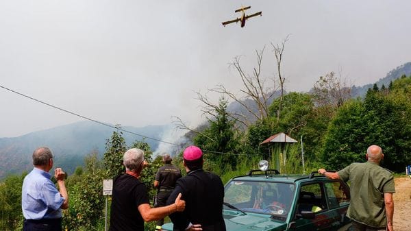 La vicinanza del Vescovo alla popolazione della Valsessera, ai vigili del fuoco e ai volontari dell’aib