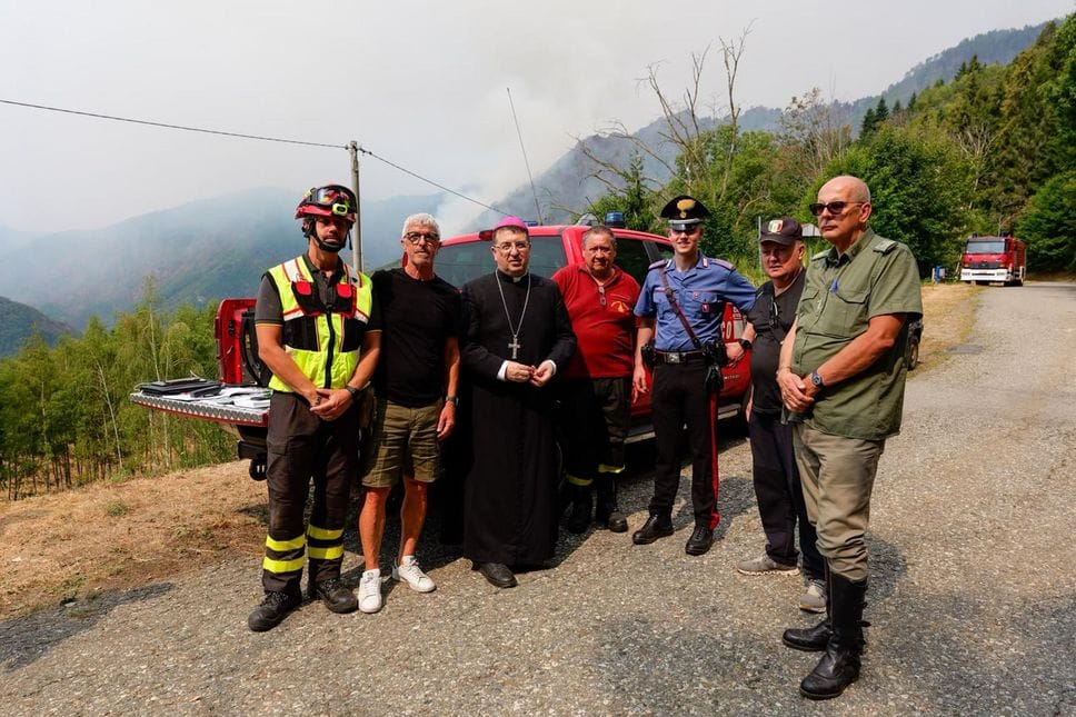 La vicinanza del Vescovo alla popolazione della Valsessera, ai vigili del fuoco e ai volontari dell’aib