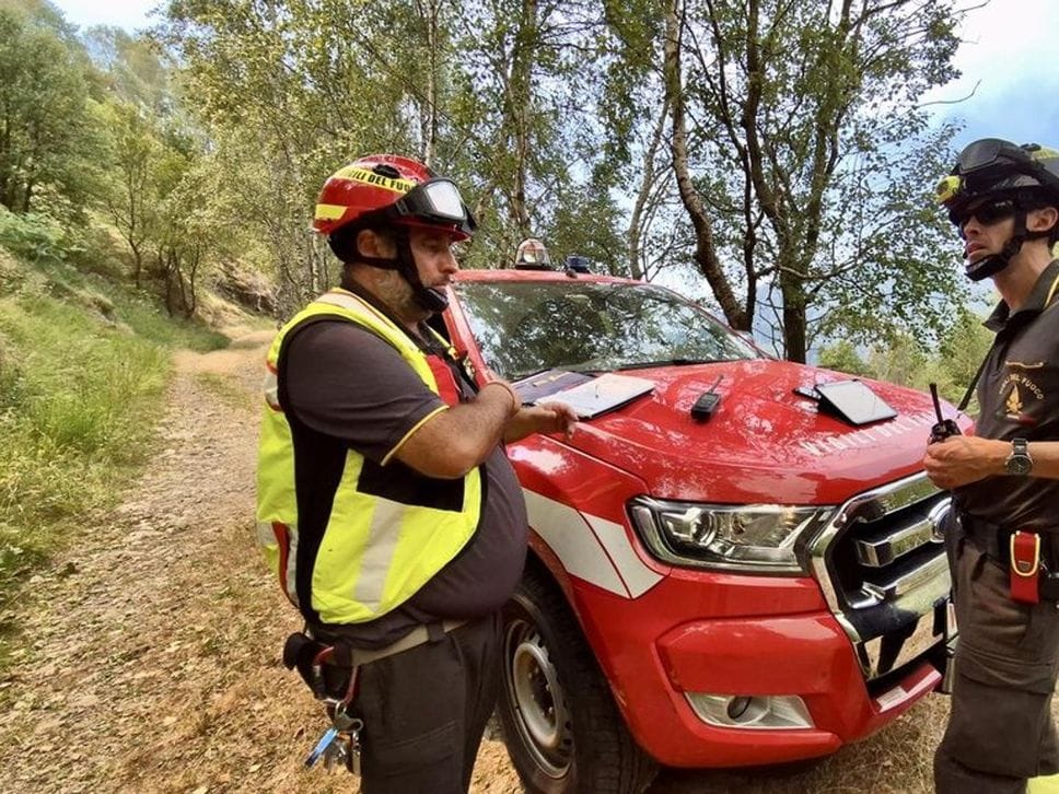 Le piogge non fermano l’incendio sul Monte Barone