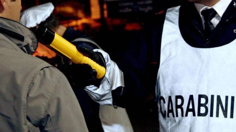 Trovata ubriaca alla guida dopo un incidente
