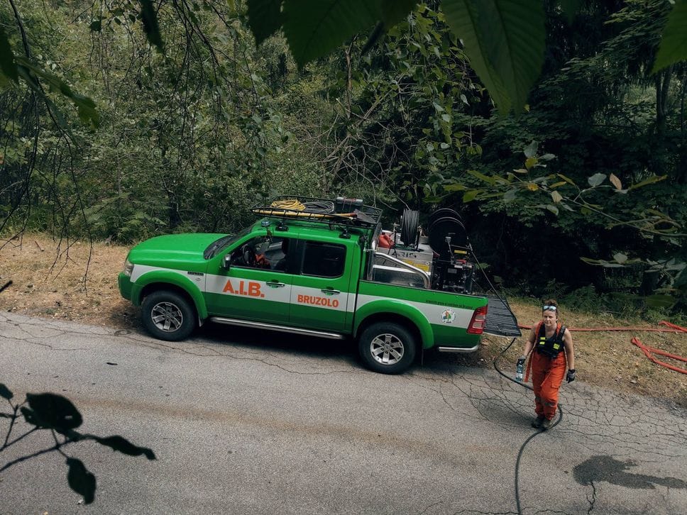 Incendio sul Monte Barone, a rischio baite, strade e case
