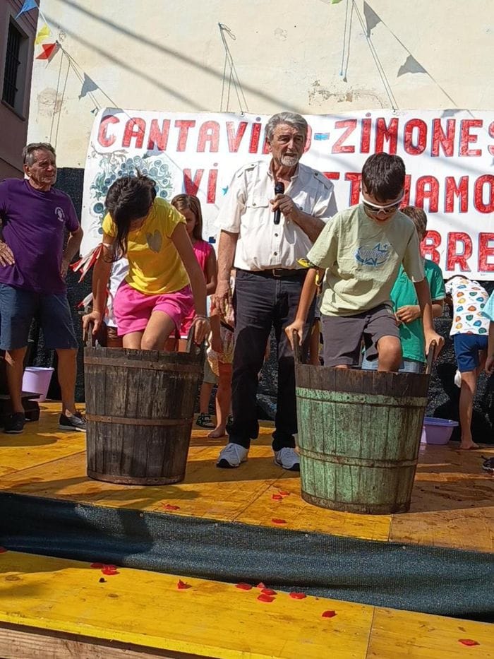 A Zimone “Cantavino” da record: la tradizione della vendemmia incanta e unisce il territorio. Fotogallery
