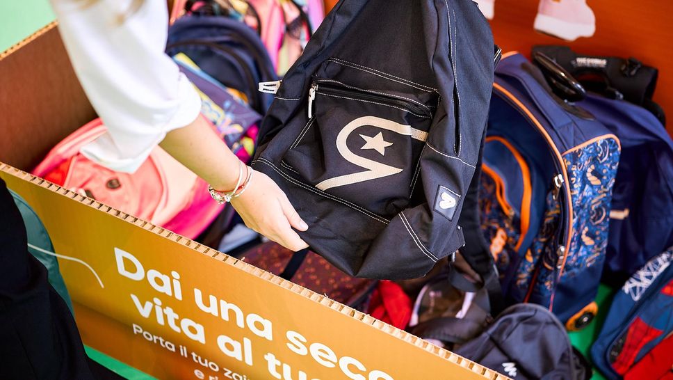 Solidarietà: al centro commerciale Gli Orsi  raccolti 150 zaini scolastici destinati a chi ne ha più bisogno