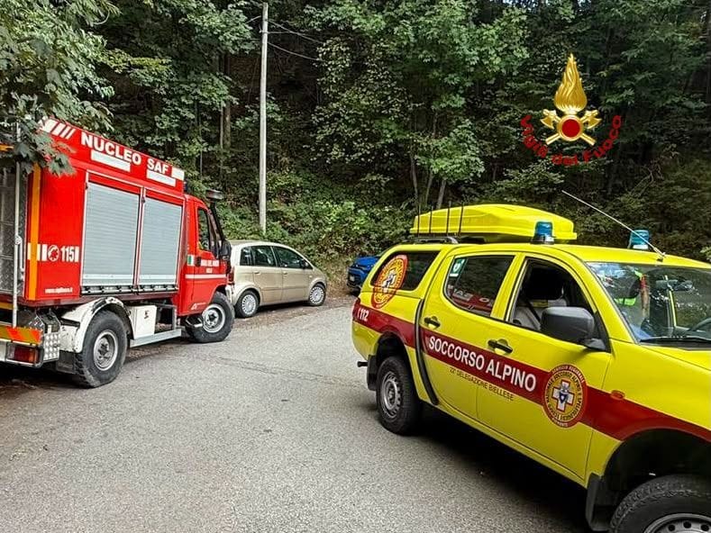 Ragazza cade in acqua e batte la testa: salvata da vigili del fuoco e soccorso alpino