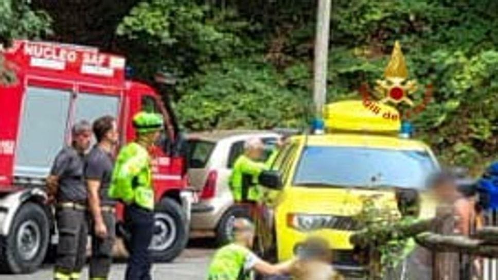 Ragazza cade in acqua e batte la testa: salvata da vigili del fuoco e soccorso alpino