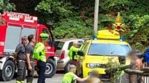 Ragazza cade in acqua e batte la testa: salvata da vigili del fuoco e soccorso alpino
