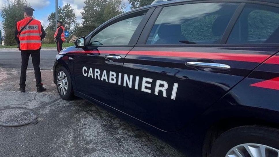 Fugge all’alt dei carabinieri, ma viene preso e sarà denunciato