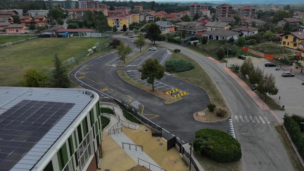 Asfaltato il parcheggio del Liceo del Cossatese
