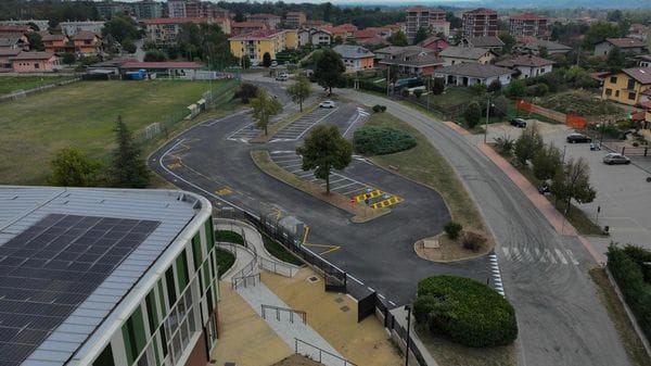 Asfaltato il parcheggio del Liceo del Cossatese