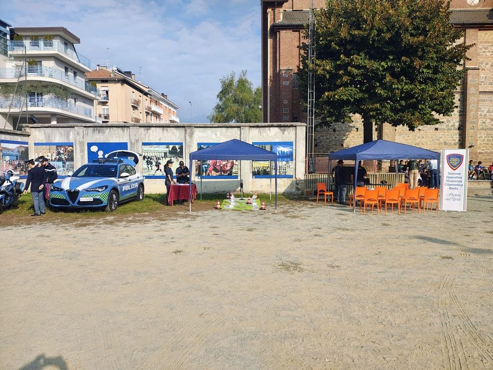 La polizia presenta le proprie attività ai bambini