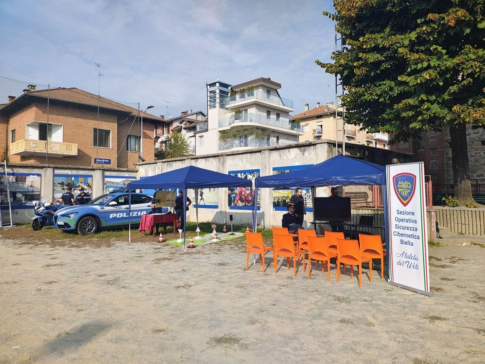 La polizia presenta le proprie attività ai bambini
