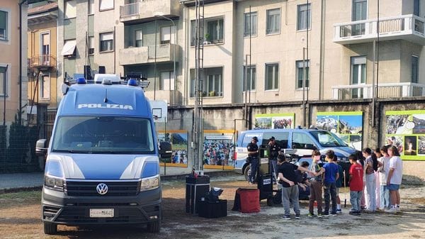 La polizia presenta le proprie attività ai bambini