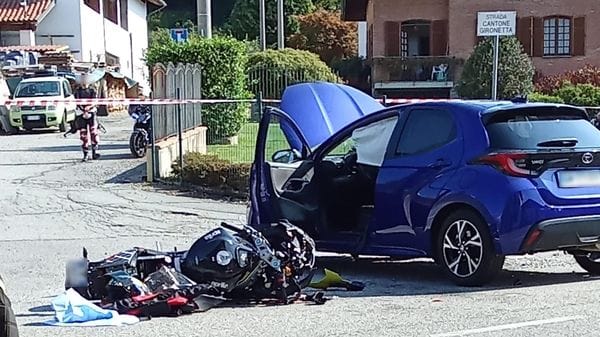 Incidente a Pavignano, si scontrano auto e moto. Foto