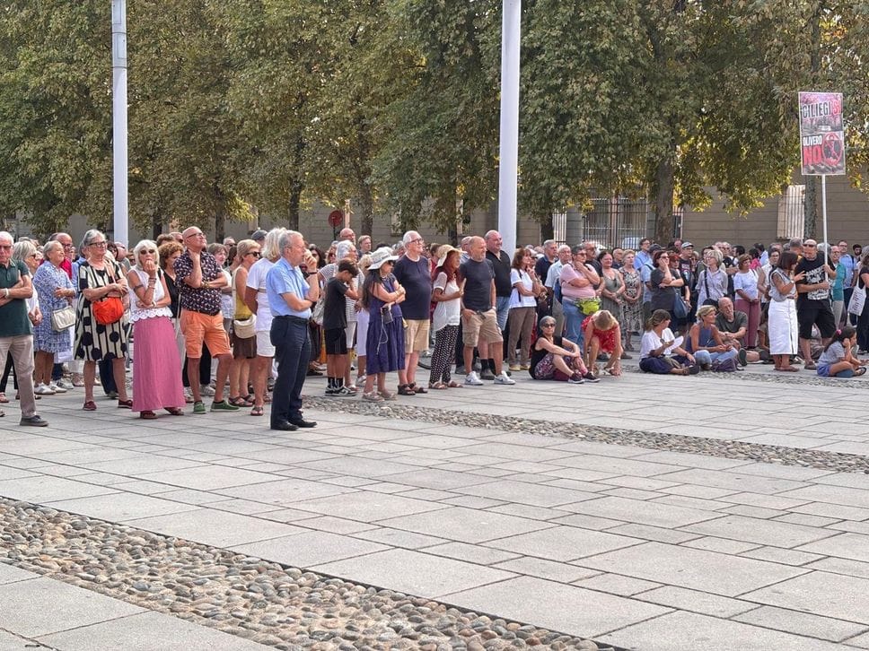 C’è il Consiglio in assemblea aperta. E la gente in piazza. La seduta live. Foto