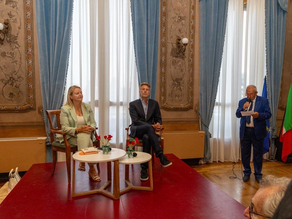 In tanti per il principe Emanuele Filiberto a Biella. Fotogallery