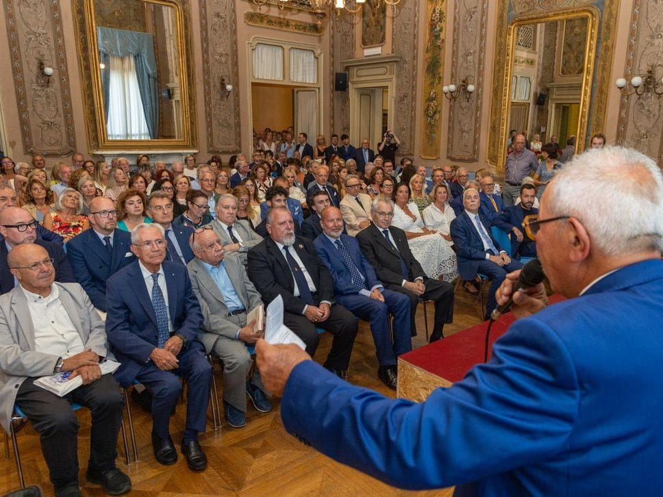 In tanti per il principe Emanuele Filiberto a Biella. Fotogallery