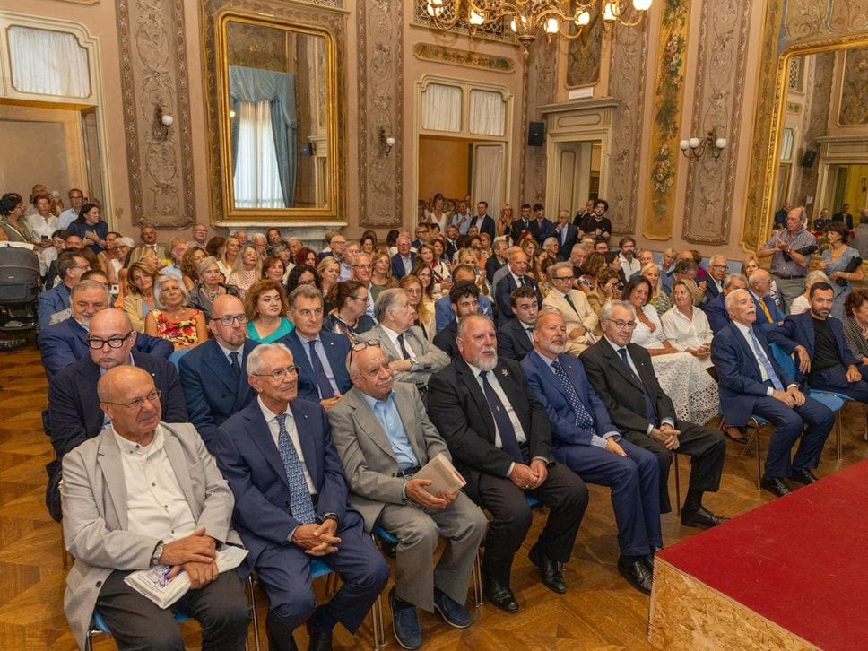In tanti per il principe Emanuele Filiberto a Biella. Fotogallery