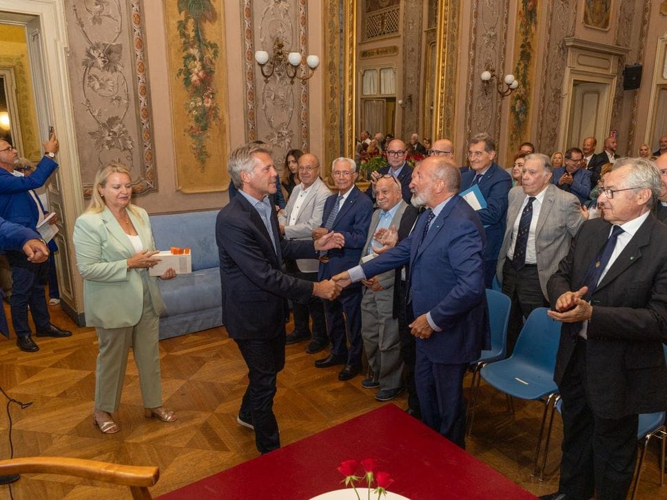 In tanti per il principe Emanuele Filiberto a Biella. Fotogallery